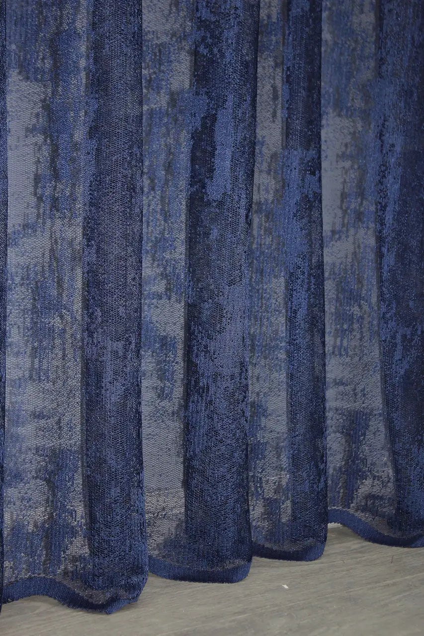 Dark blue curtain from the Summer Breeze line – lightweight and stylish