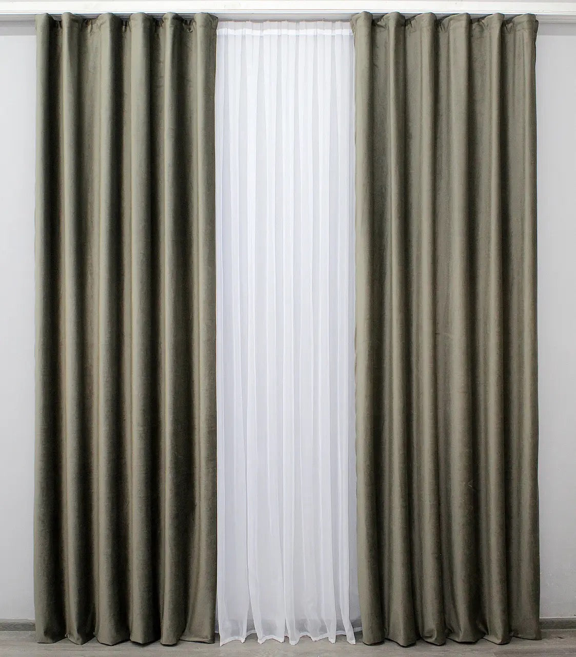 Soft, plush moss velvet curtains with excellent light-blocking properties, ideal for contemporary living room and bedroom interiors.