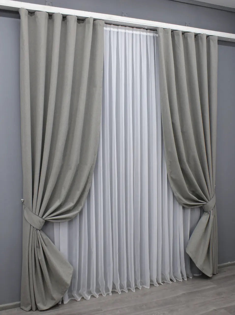 Soft matte light grey blackout drapes with thick linen fabric, designed for soundproofing and thermal efficiency.
