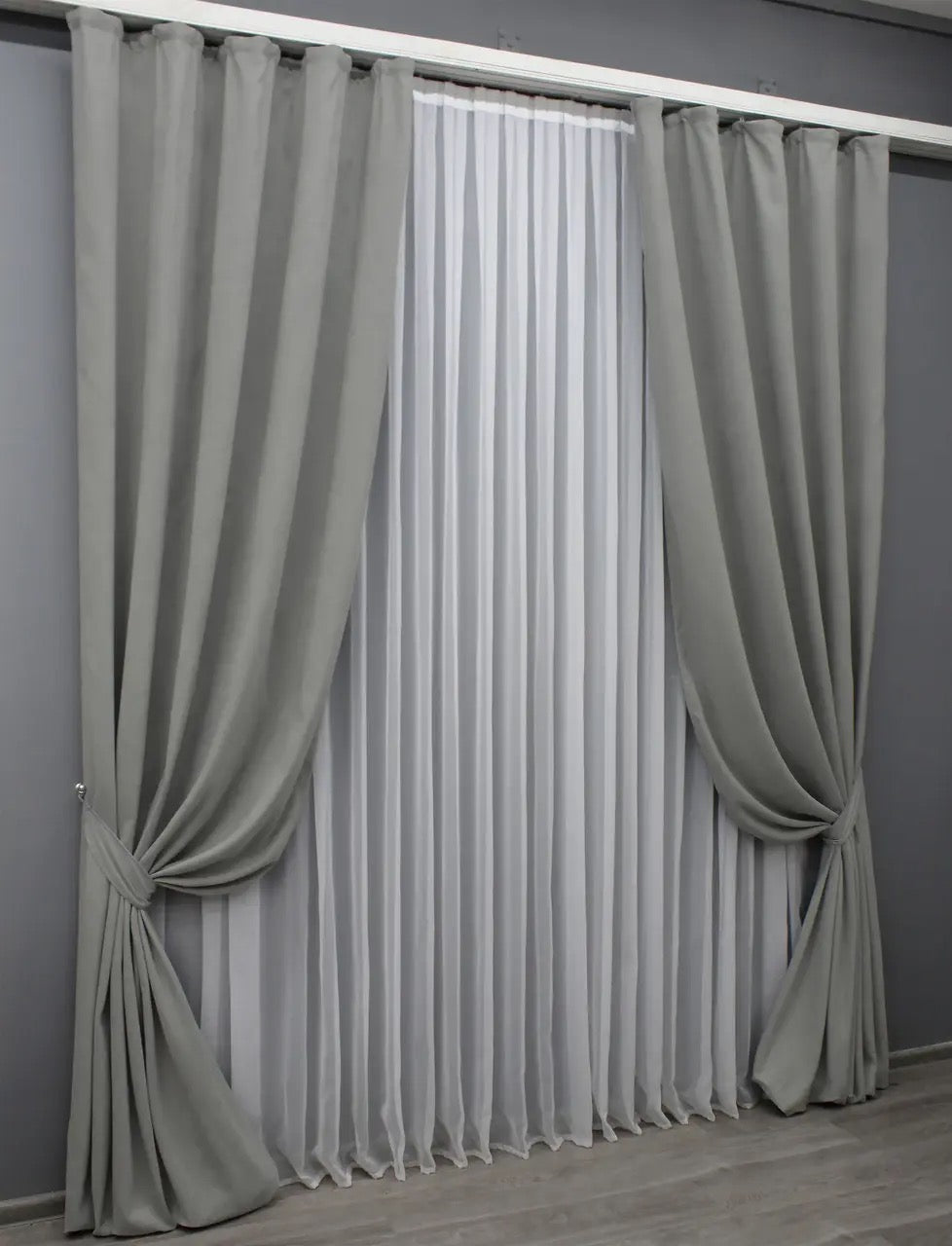 Elegant Light Gray Microvelvet Curtains – Set of 2 – 70% Light Blocking