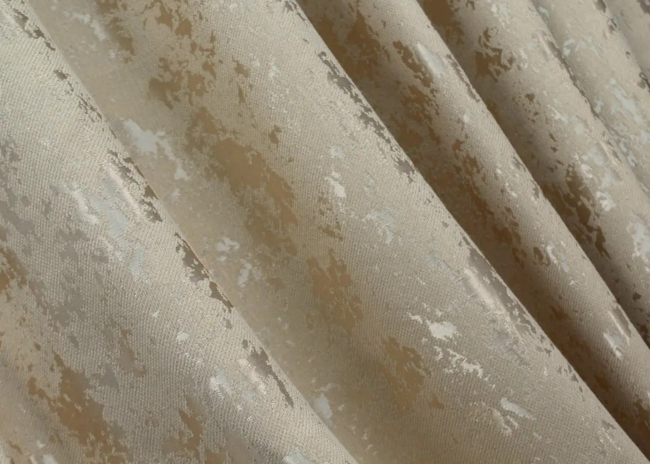 Elegant linen curtains in beige with a modern textured design, ideal for creating a soft and welcoming atmosphere.
