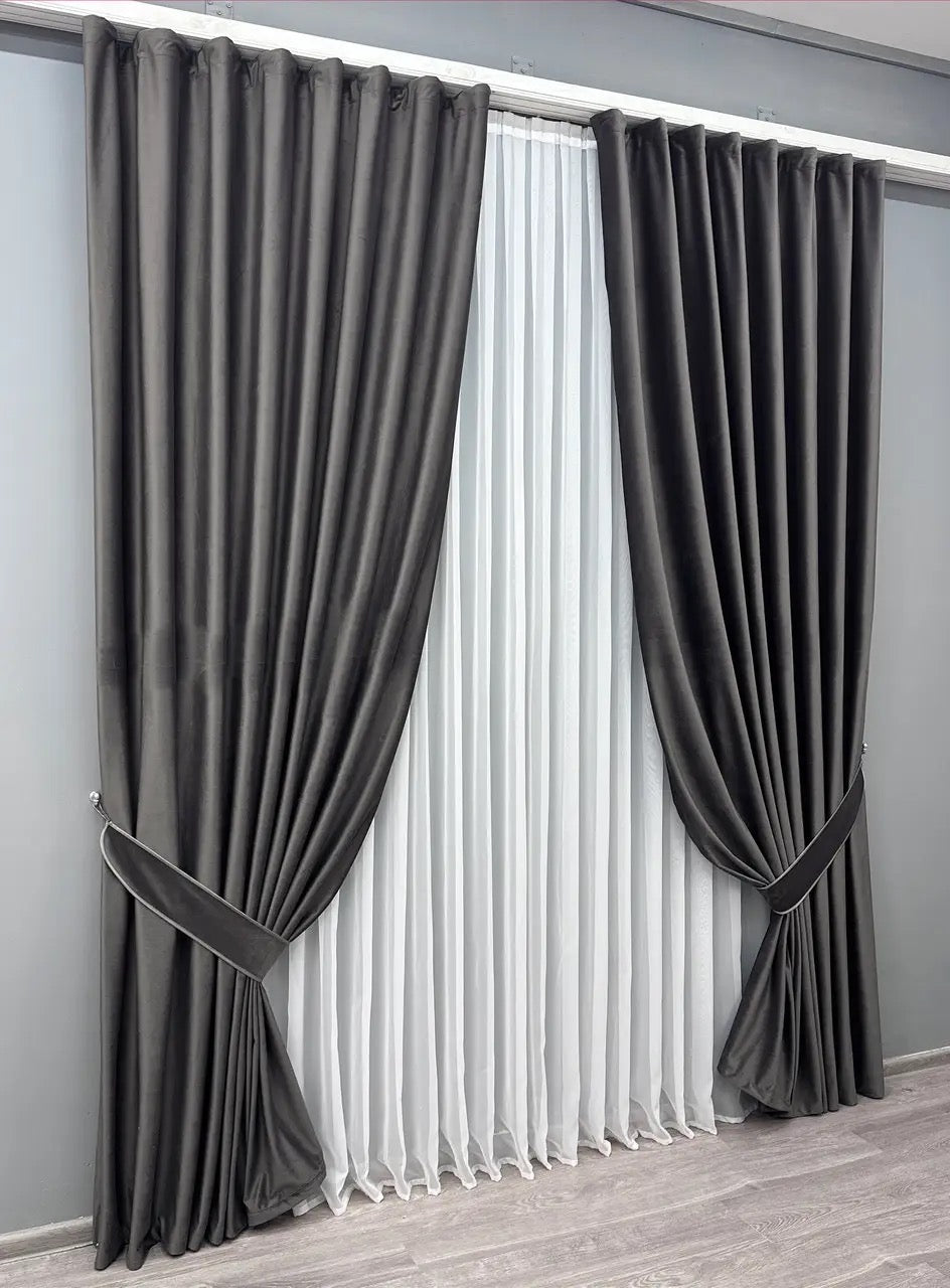 Premium Dark Grey Velvet Curtains – Set of 2 – 90% Light Blocking for Bedroom & Living Room
Transform your space with dark grey velvet curtains. The luxurious texture and sophisticated colour enhance any modern or classic interior, while the 90% light-blocking ability ensures maximum privacy and a serene environment.