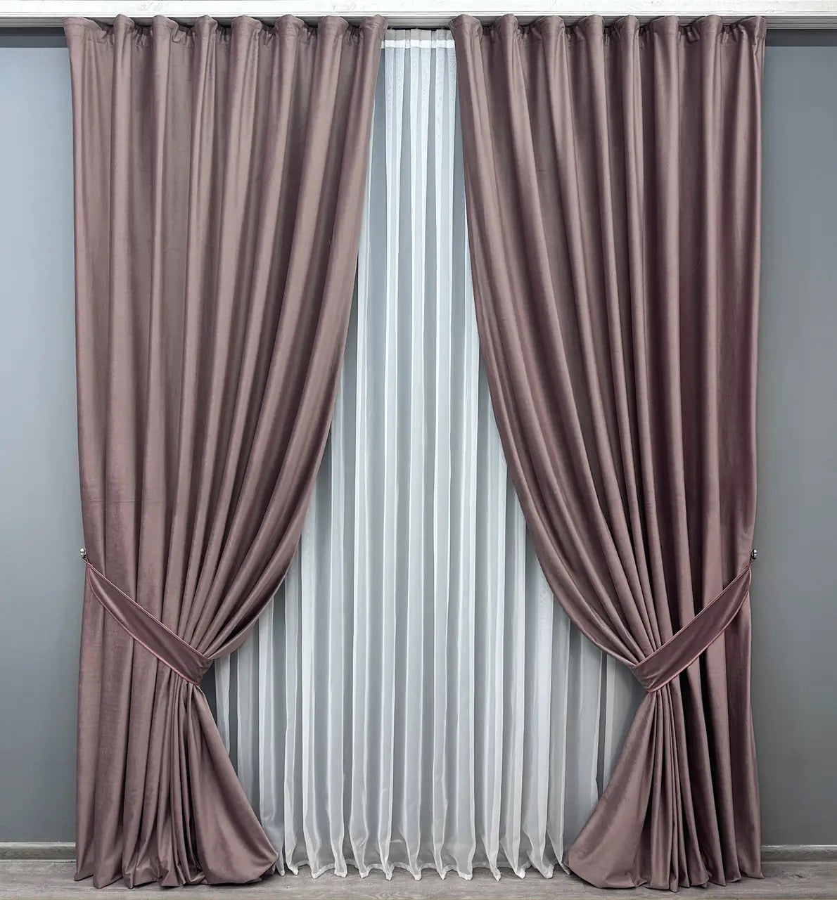 Dusty pink velvet room-darkening curtains with a plush, thick texture, offering a stylish and cozy ambiance for modern and classic interiors.
