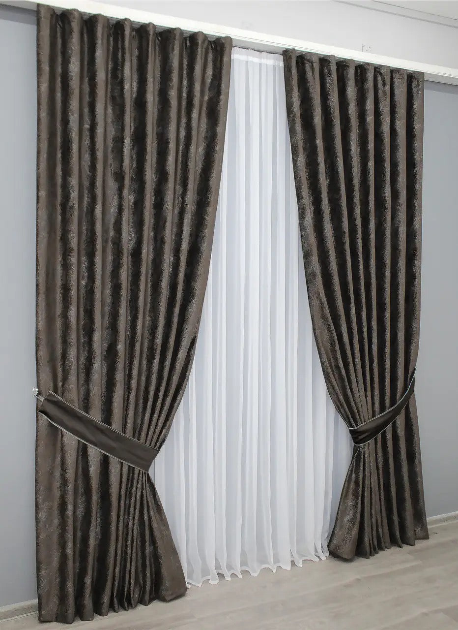 Elegant brown velvet curtains with a soft texture and 90% light-blocking capabilities, perfect for bedrooms and living rooms.
