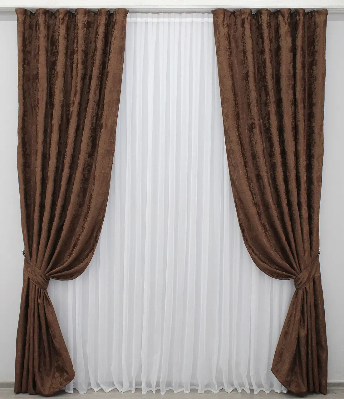 Elegant chocolate brown jacquard curtains for living rooms and bedrooms, adding a warm and sophisticated touch to any space.
