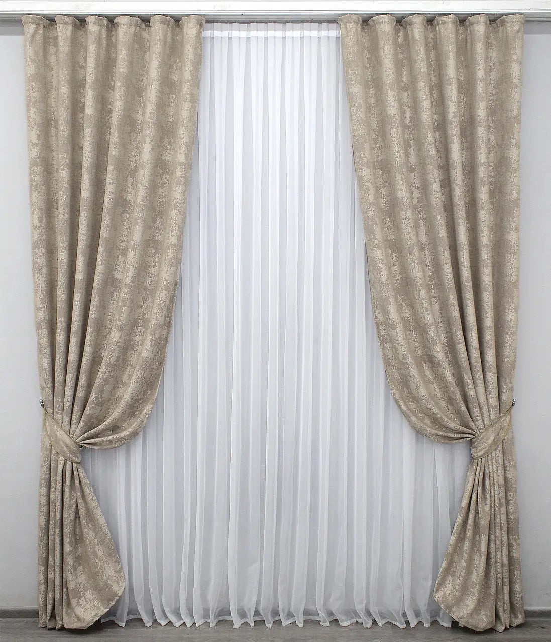 Luxury grey-beige jacquard curtains featuring a balanced blend of grey and beige tones, enhancing living rooms and bedrooms.
