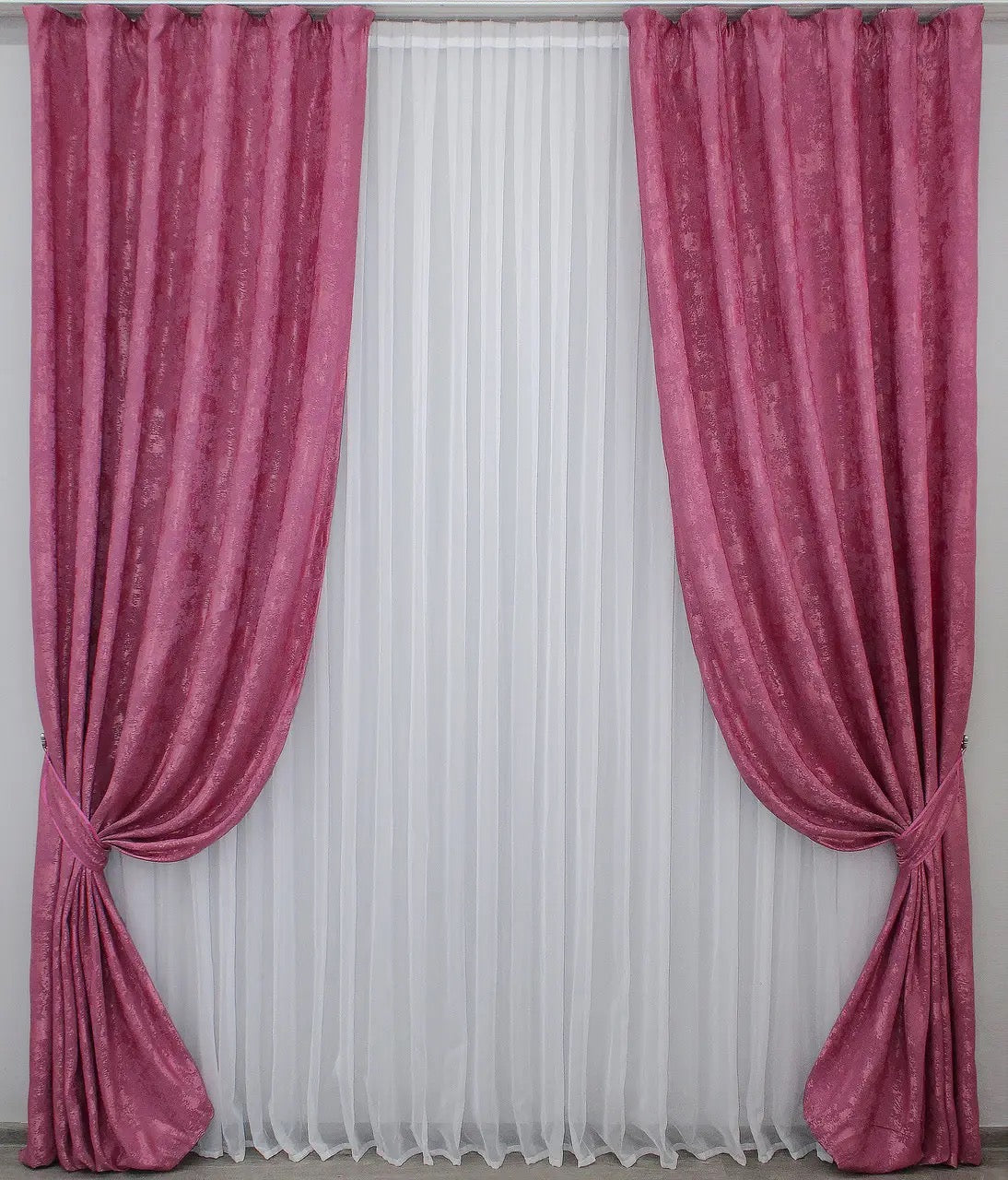 Luxury raspberry jacquard curtains featuring a vibrant tone, bringing sophistication to living rooms and bedrooms.
