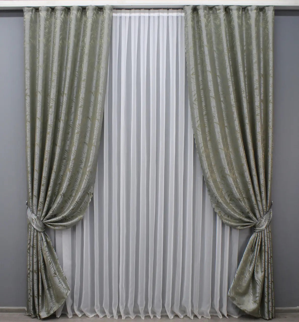 High-quality jacquard curtains in a stylish sand-grey colour combination for cosy home décor
