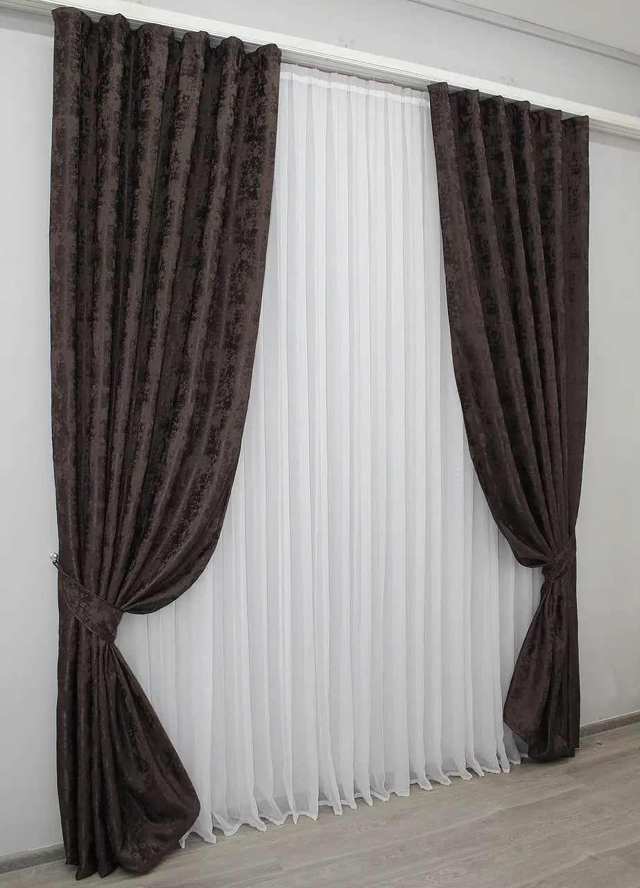 Stylish wenge jacquard curtains, ideal for living rooms and bedrooms – premium light-filtering fabric with matching tie-backs.
