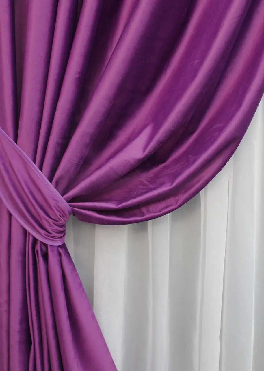 Soft Fuchsia Velvet Curtains – 90% Light Blocking for Cozy Bedroom & Living Room
Crafted from premium velvet, these fuchsia curtains provide both beauty and function. With their soft texture and 90% light-blocking performance, they bring elegance and warmth to any room.