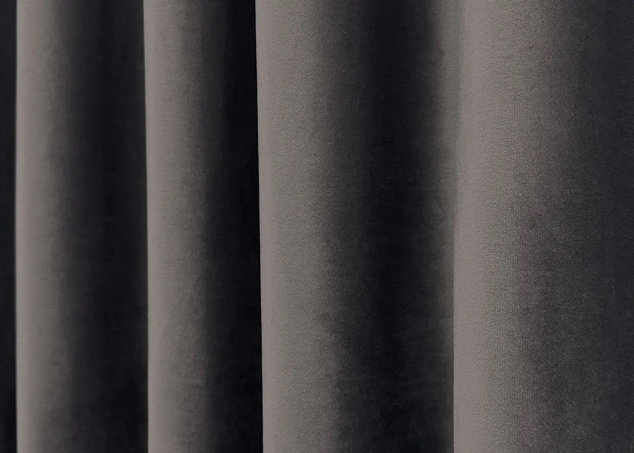 Luxurious Dark Grey Velvet Drapes – Soft Fabric for Living Rooms & Bedrooms
Designed with elegance in mind, these dark grey velvet drapes offer a sophisticated touch to your home. Made from soft velvet, they bring both beauty and functionality, enhancing any living room or bedroom with their light-blocking capabilities.