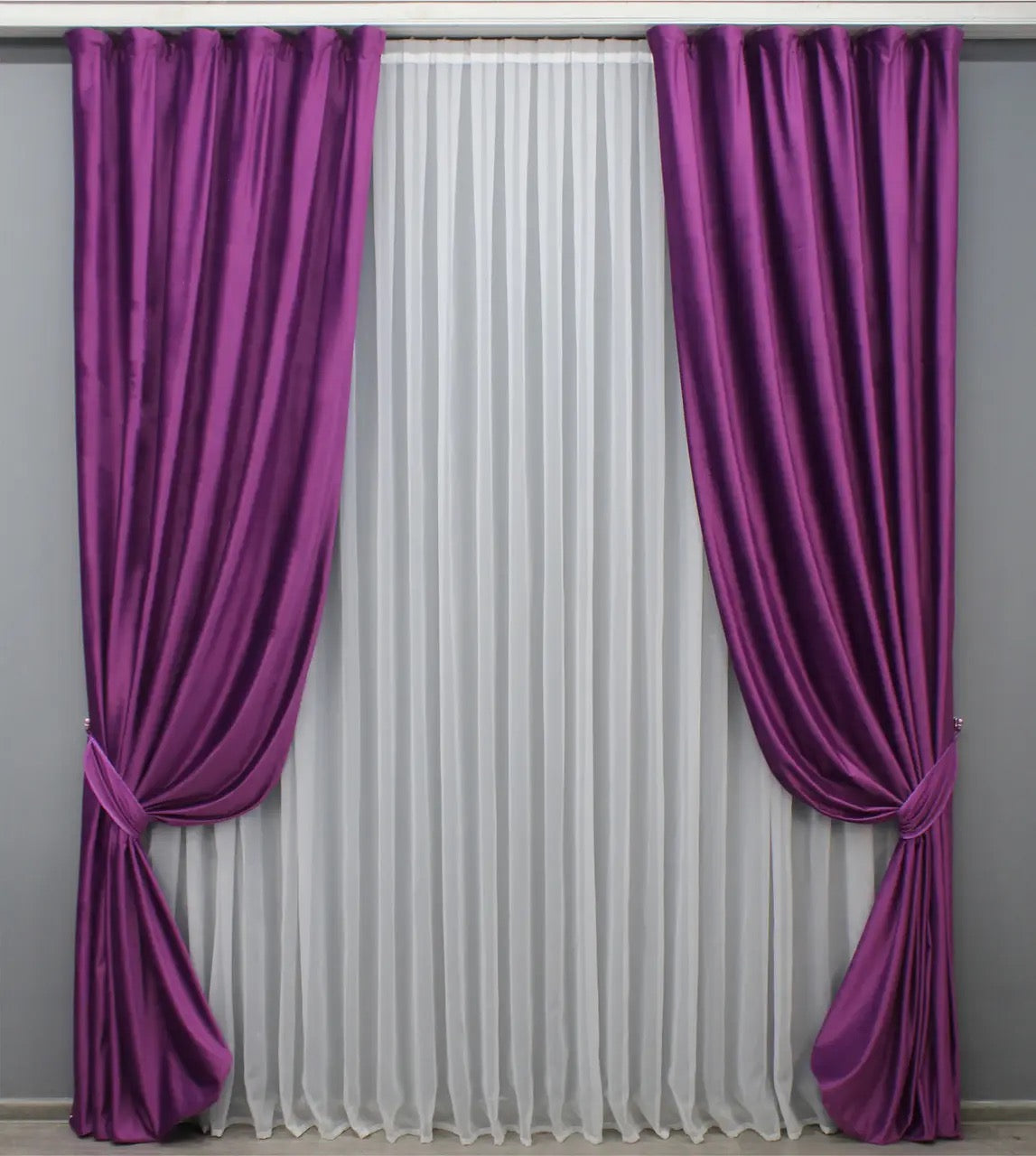 Luxurious Fuchsia Velvet Curtains – Set of 2 – Soft Drapes for Bedroom & Living Room
Add elegance and bold colour to your living space with these soft, premium fuchsia velvet curtains. Offering 90% light-blocking functionality, they are ideal for creating a serene, stylish environment in any room.