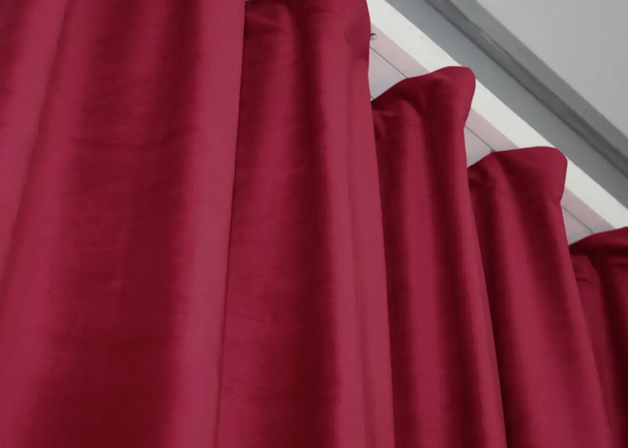 Soft Red Velvet Curtains – 90% Light Blocking for Cozy Bedroom & Living Room
Crafted from premium velvet, these red curtains provide both beauty and function. With their soft texture and 90% light-blocking performance, they bring elegance and warmth to any room.