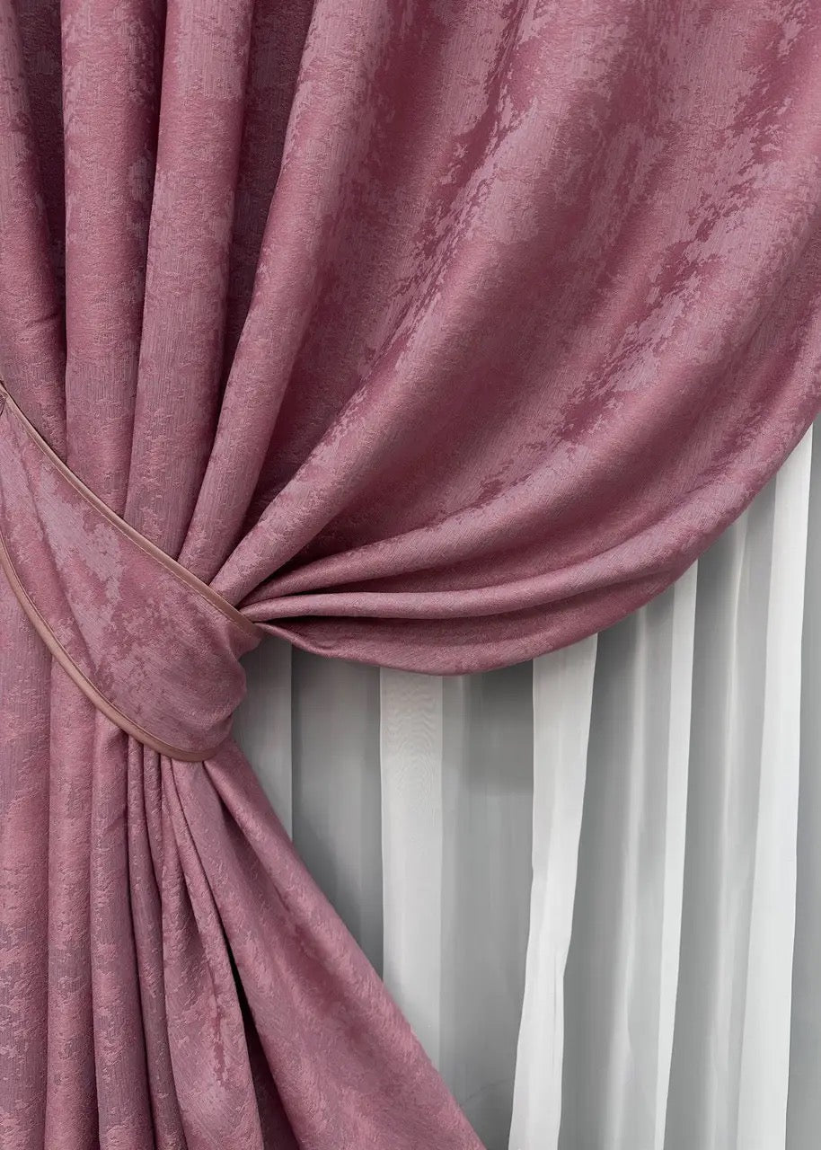 High-quality dusty mauve jacquard curtains with a soft woven pattern, bringing charm and elegance to your living space.
