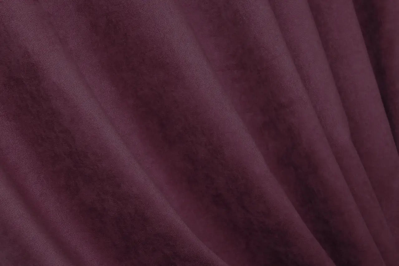 High-quality dark red microvelvet curtains, adding depth and refinement to any décor.
