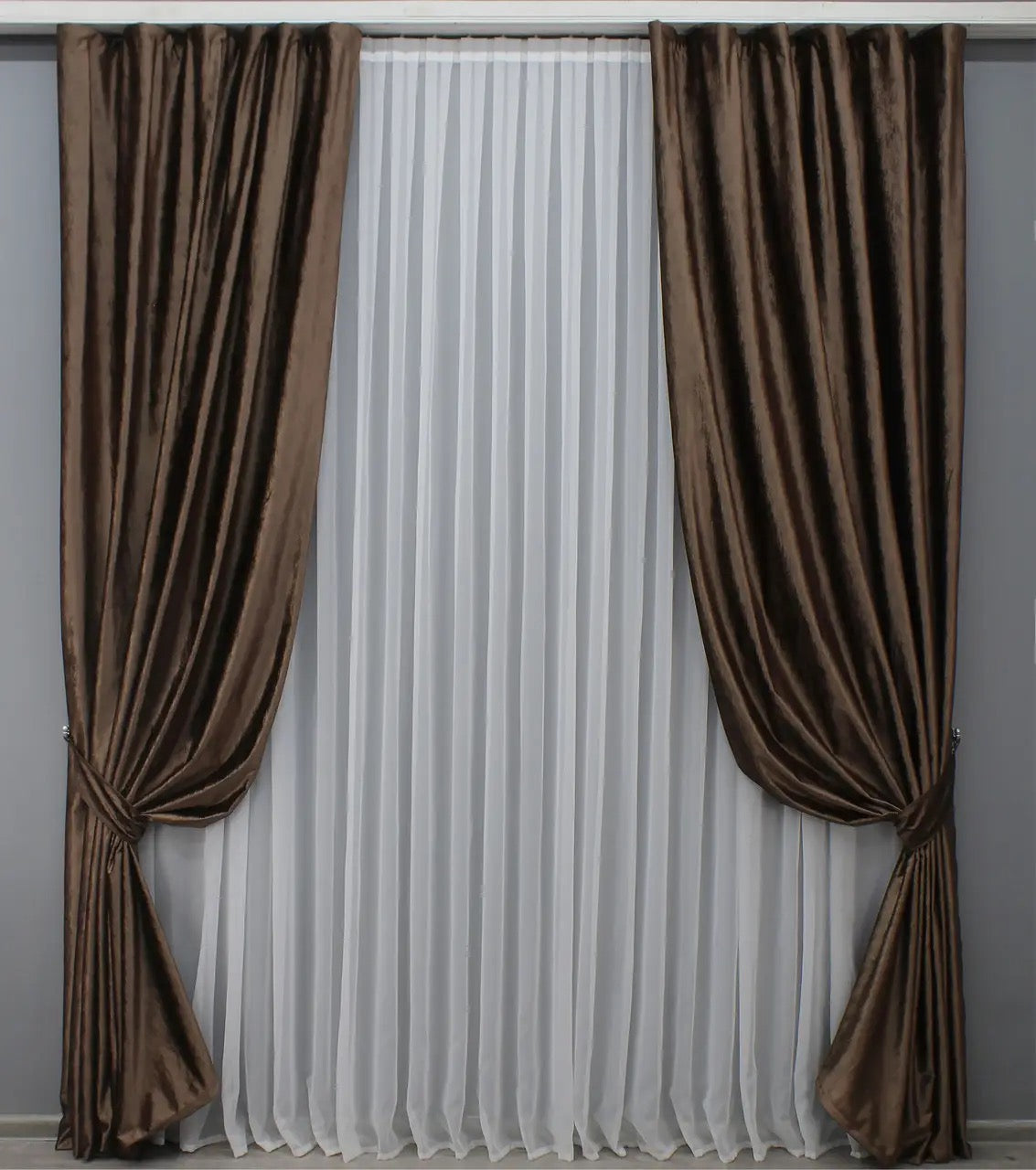 Premium Brown Velvet Curtains – Set of 2 – Soft Fabric Drapes for Modern Home Décor
Experience the luxury of our brown velvet curtains. These soft fabric drapes offer a timeless, sophisticated appearance, ideal for modern and classic interiors. Their plush texture creates a serene and elegant atmosphere.