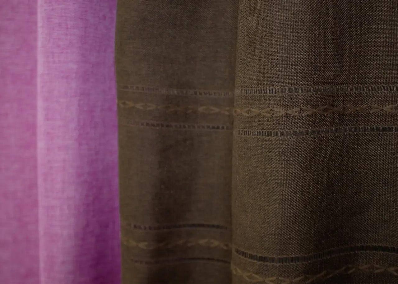 Classic pink and brown linen curtains with a modern touch, offering 55% light filtering and exceptional privacy.
