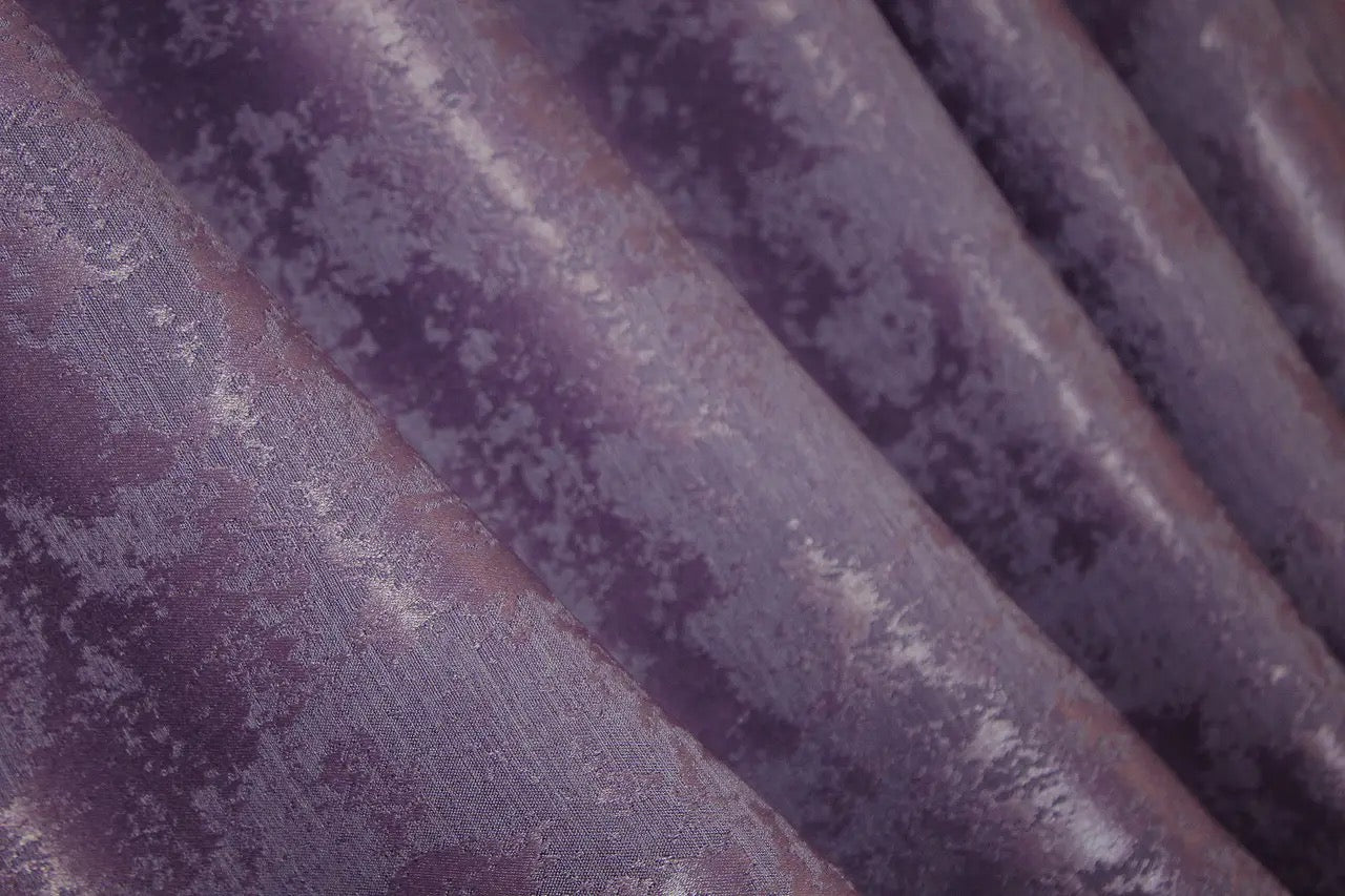 High-quality purple curtains made from premium jacquard fabric, creating a bold yet elegant and luxurious atmosphere.
