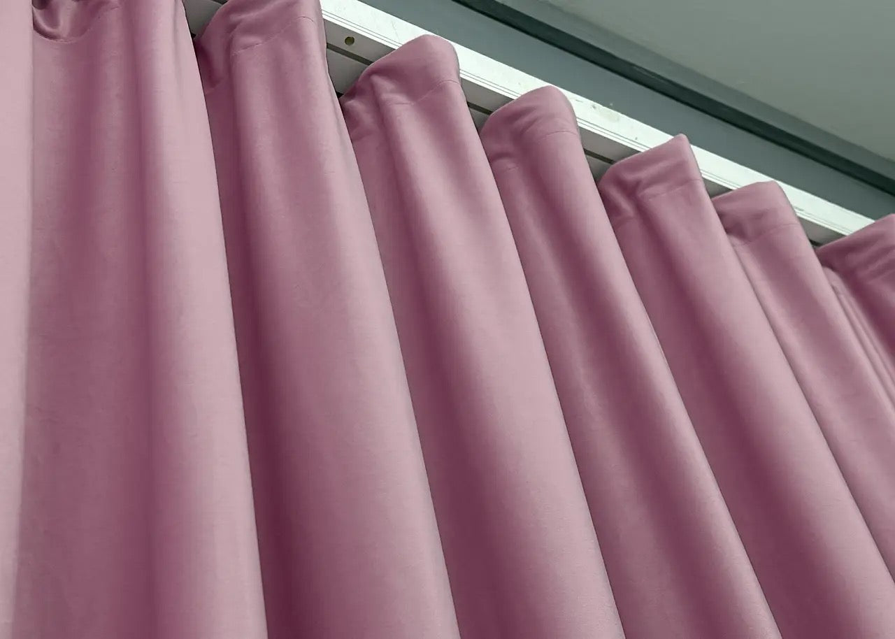 Luxurious Pink Velvet Drapes – Set of 2 – Premium Soft Fabric for Bedroom & Living Room
Bring a sophisticated pop of colour to your home with these luxurious pink velvet drapes. The soft texture and light-blocking ability make them the perfect choice for enhancing any living space.