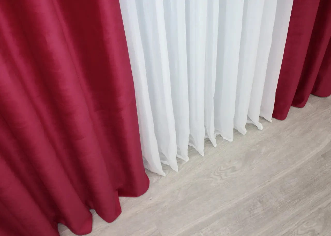 Luxurious Red Velvet Drapes – Set of 2 – Premium Soft Fabric for Bedroom & Living Room
Bring a sophisticated pop of colour to your home with these luxurious red velvet drapes. The rich, soft texture and excellent light-blocking ability make them a perfect choice for enhancing any living space.