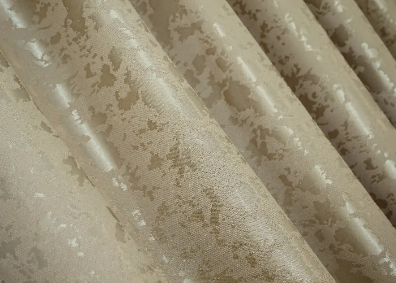 Light-filtering beige linen curtains with a soft finish, creating a bright yet cosy atmosphere.
