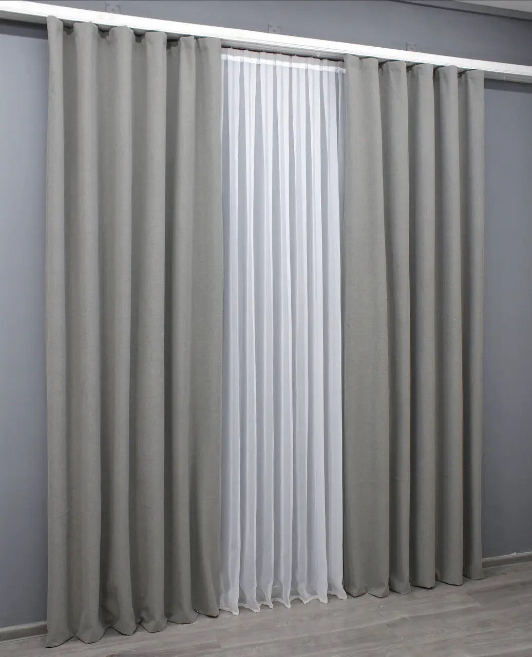 Stylish blackout linen curtains in light grey, combining functionality and aesthetics for cosy and peaceful home spaces.
