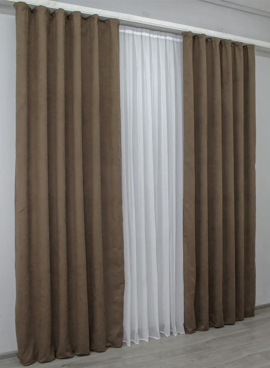 Premium-quality chocolate brown microvelvet curtains for a cosy and inviting atmosphere.
